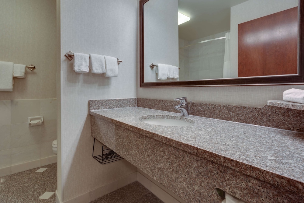 Suite, 2 Queen Beds, Refrigerator & Microwave (2 Rooms, Sofabed) - Photo 7
