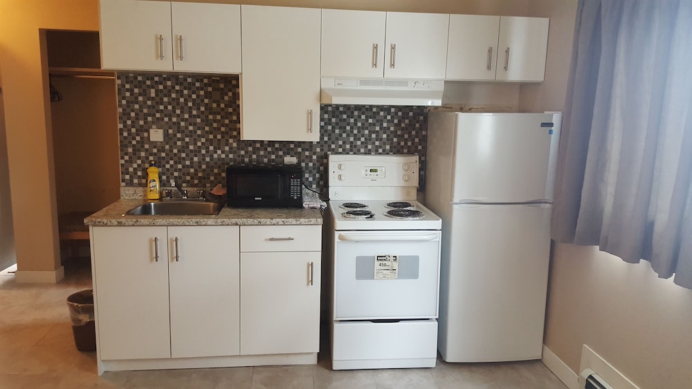 Suite, 2 Bedrooms, Non Smoking, Kitchen photo 1