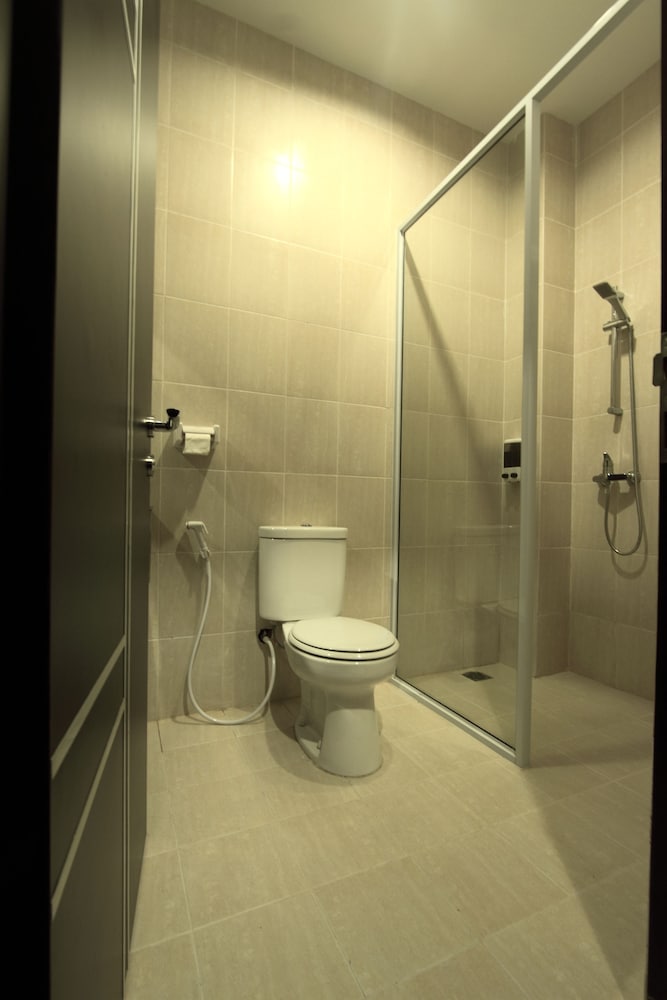 Deluxe Room, 1 King Bed, Non Smoking photo 2