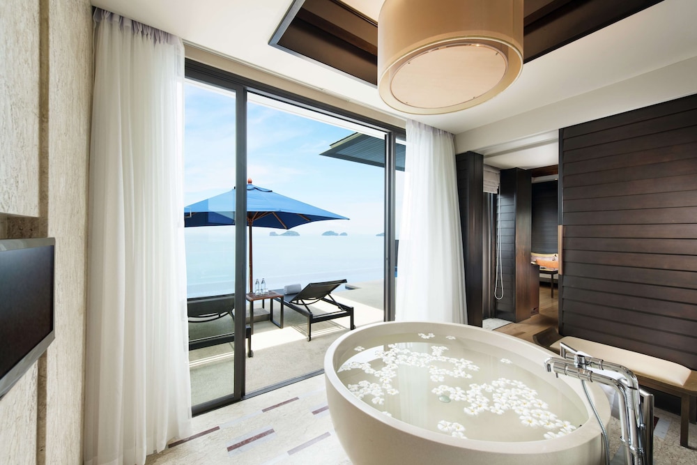 1-Bedroom, Five Islands view Pool Villa - Photo 5