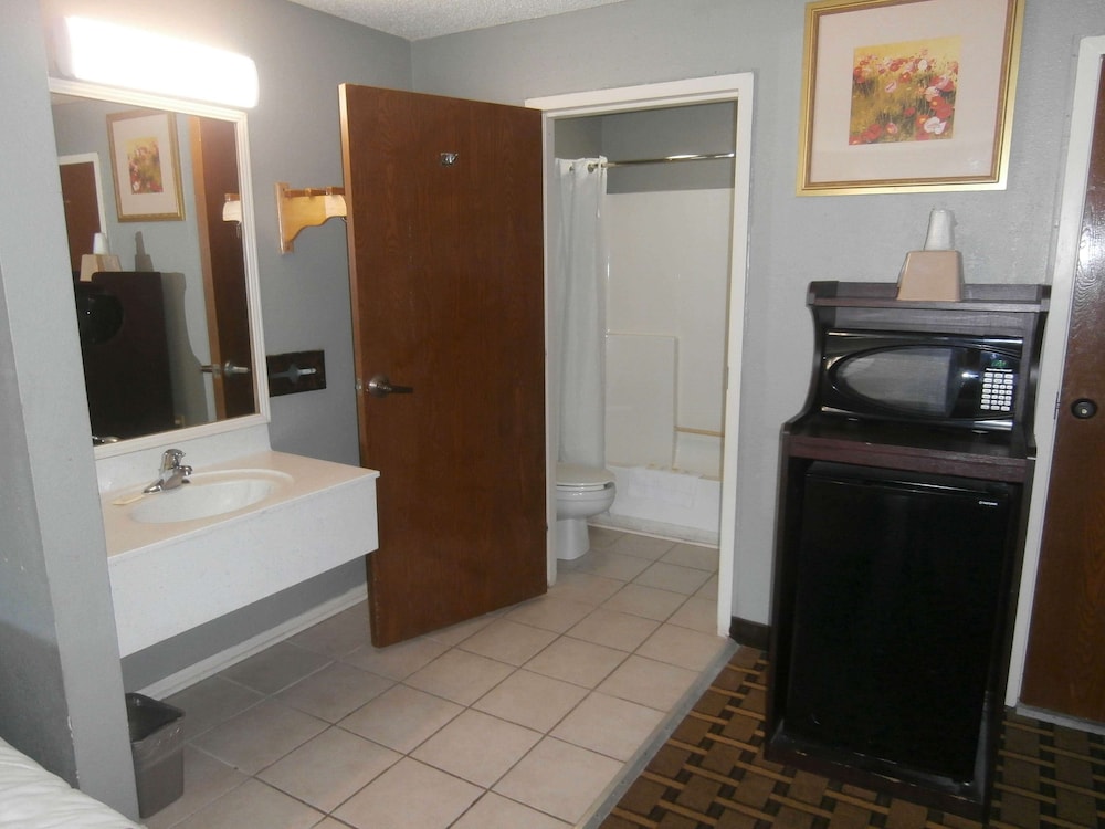 Room, 1 Double Bed, Accessible, Non Smoking - Photo 4