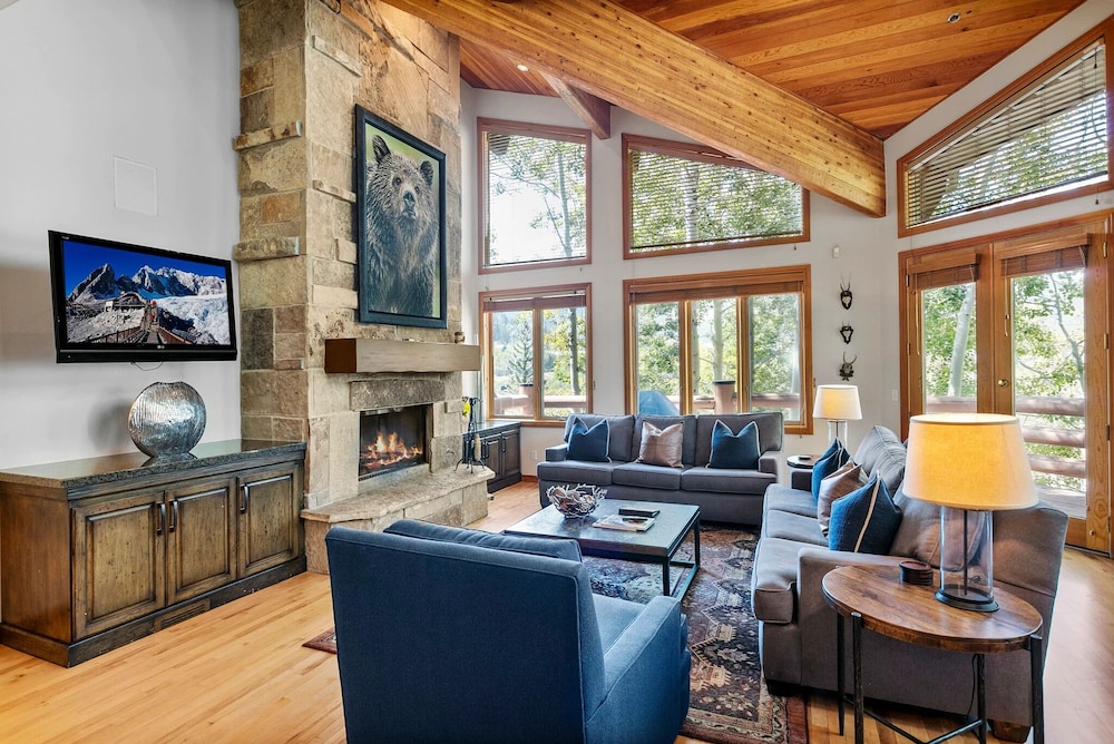 Condo, 3 Bedrooms