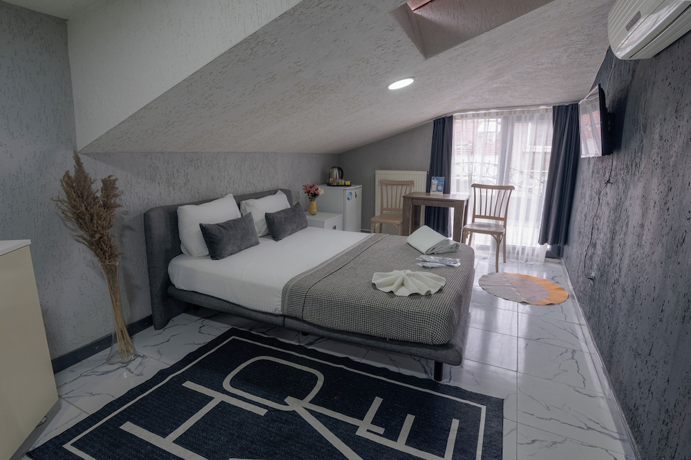 Economy Room, Terrace photo 1