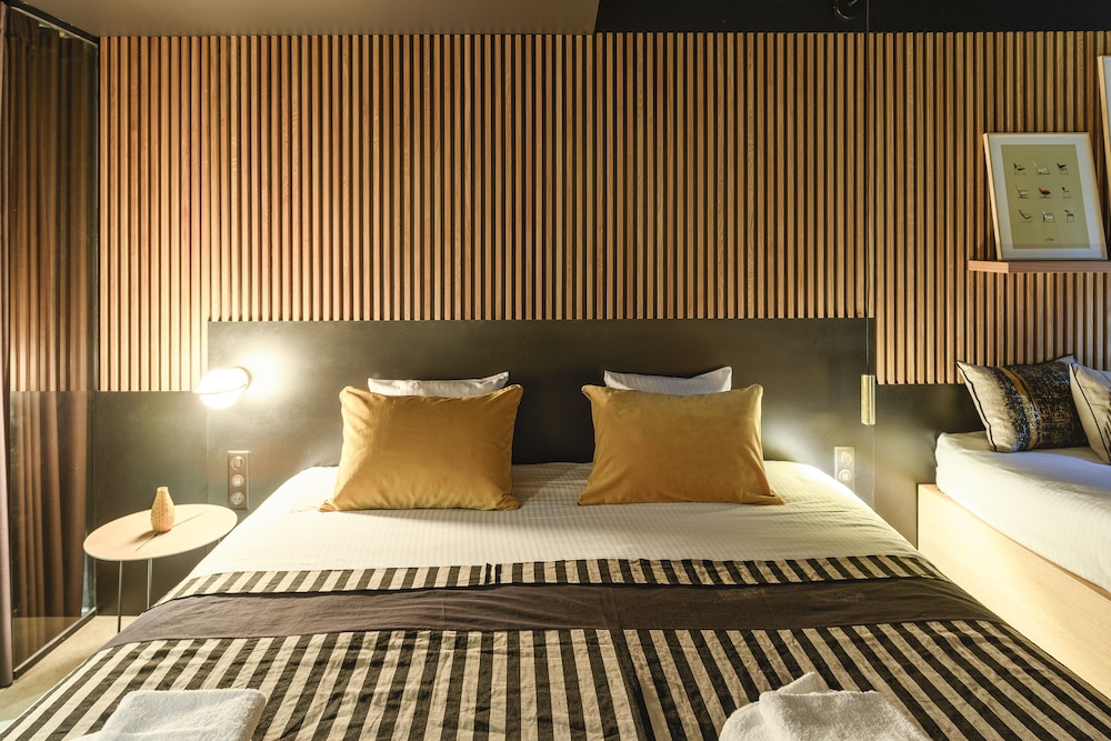Premium Suite - Photo 7