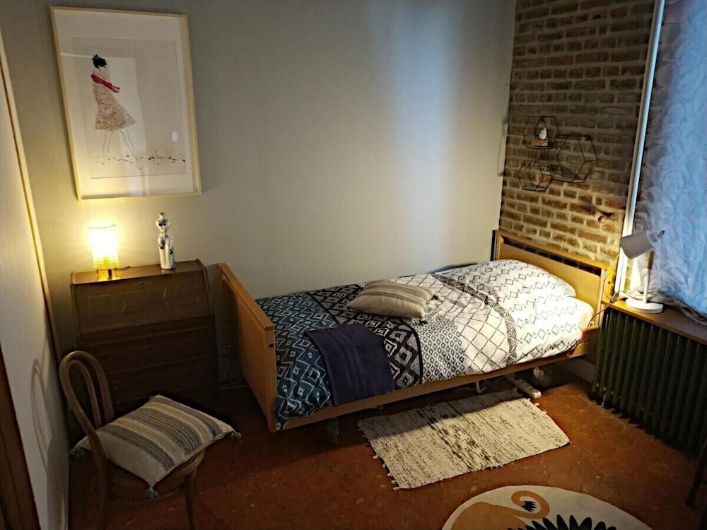 Basic Single Room, Ensuite, Garden View (Chambre grise) photo 1