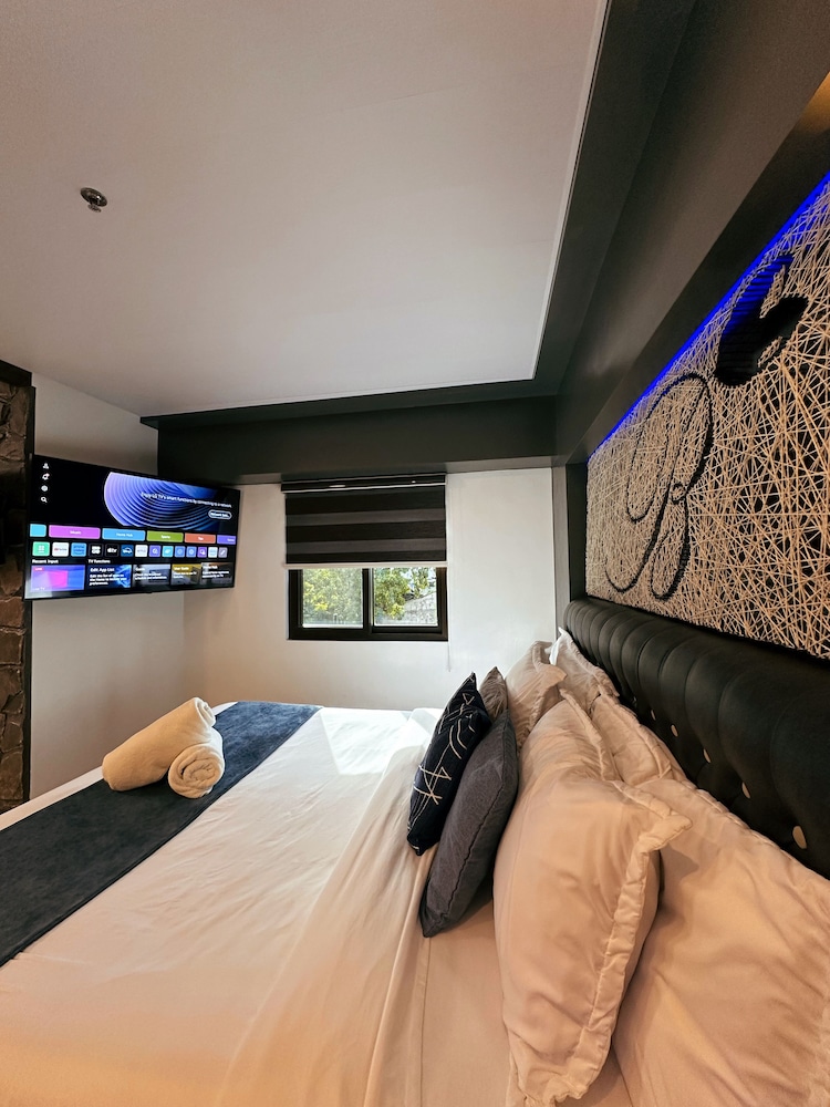 Premier Studio Suite photo 2