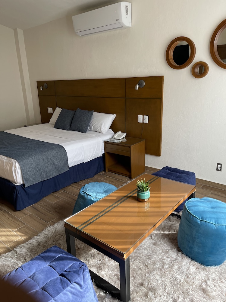Deluxe 1 King Bed and Hot Tub photo 1