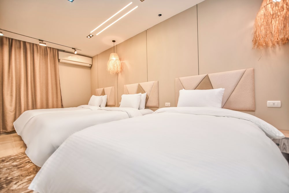 Superior Triple Room, 3 Twin Beds, City View photo 1