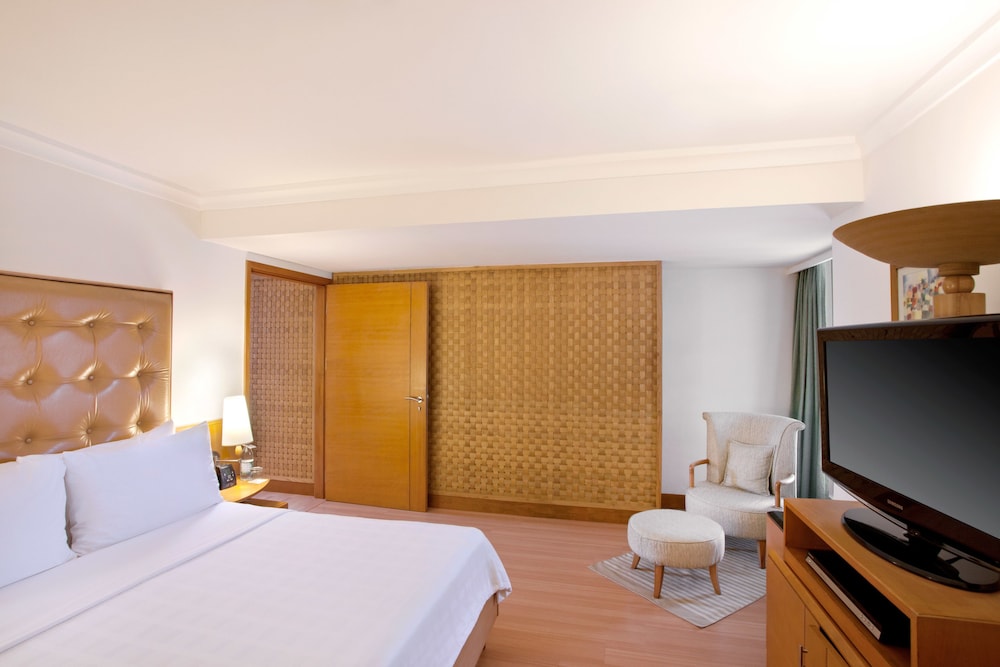 Premier Suite - Photo 5