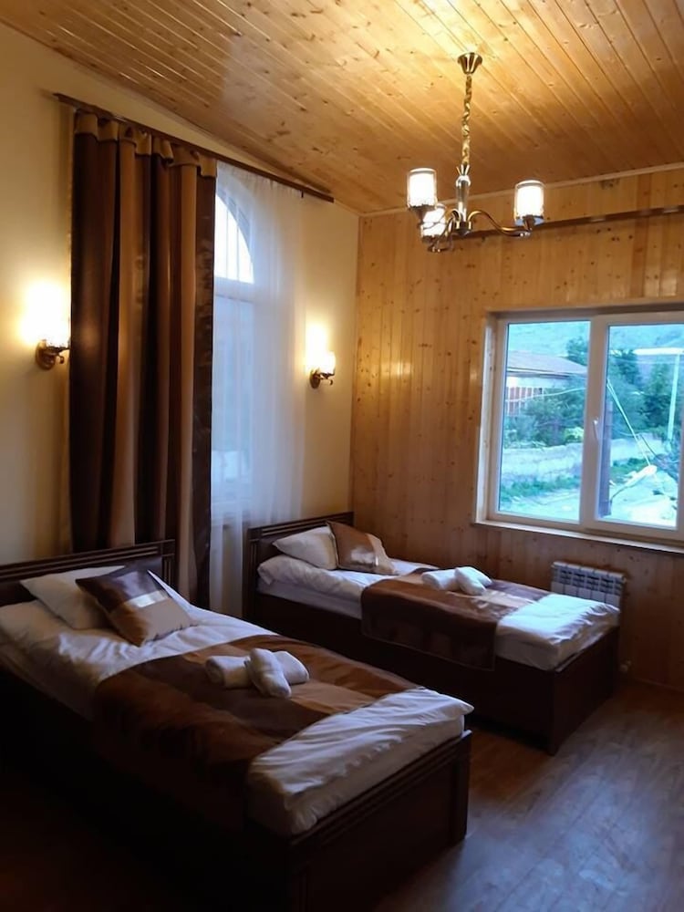 Standard Quadruple Room, Mountain View photo 3