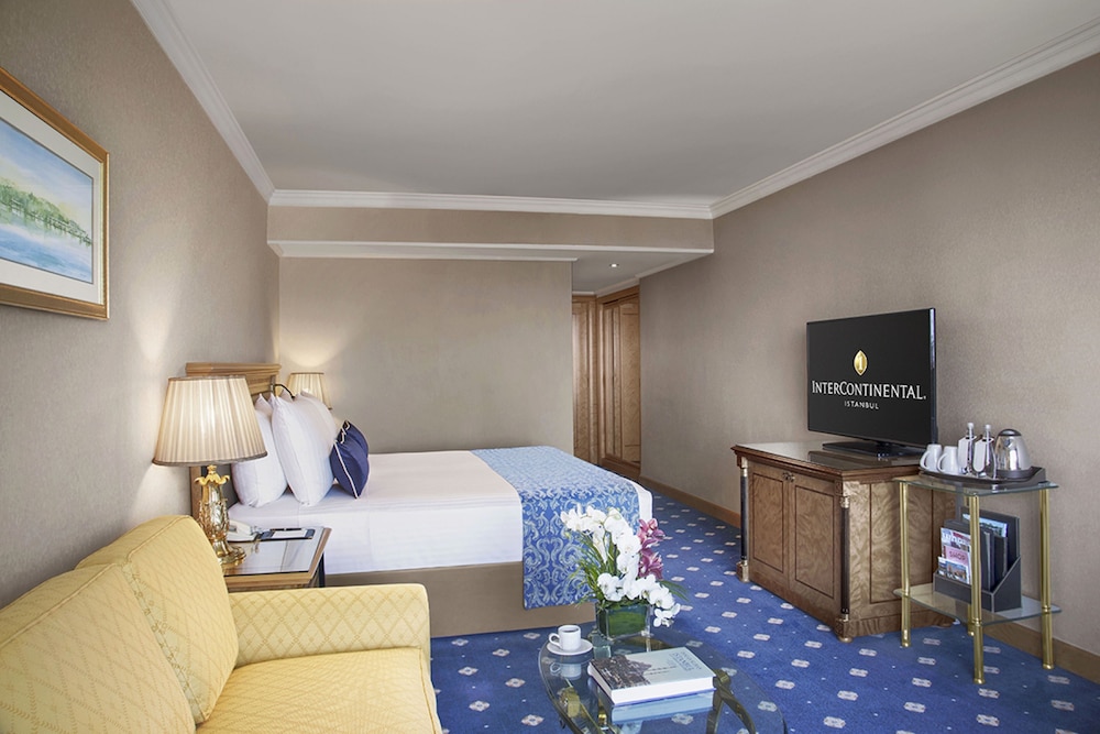 Classic Room, 1 King Bed, City View