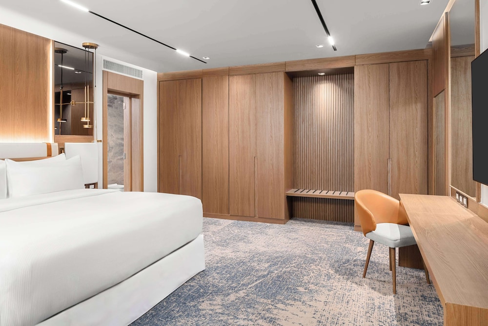 Royal Executive Deluxe Suite