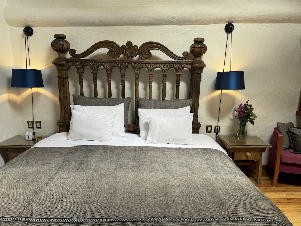 Design Room, 1 King Bed, City View photo 2