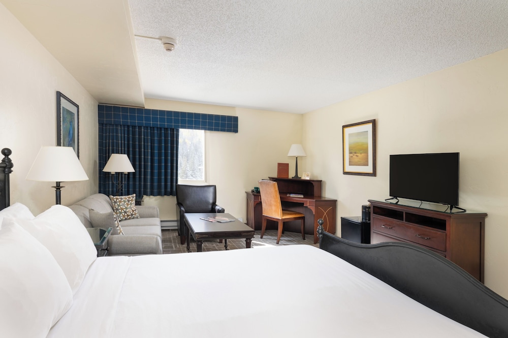 Standard Room, 1 King Bed with Sofa bed, Mountain View - Photo 4