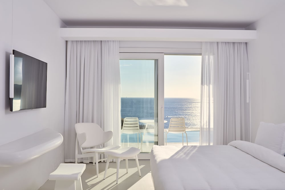 Premium Room - Photo 12