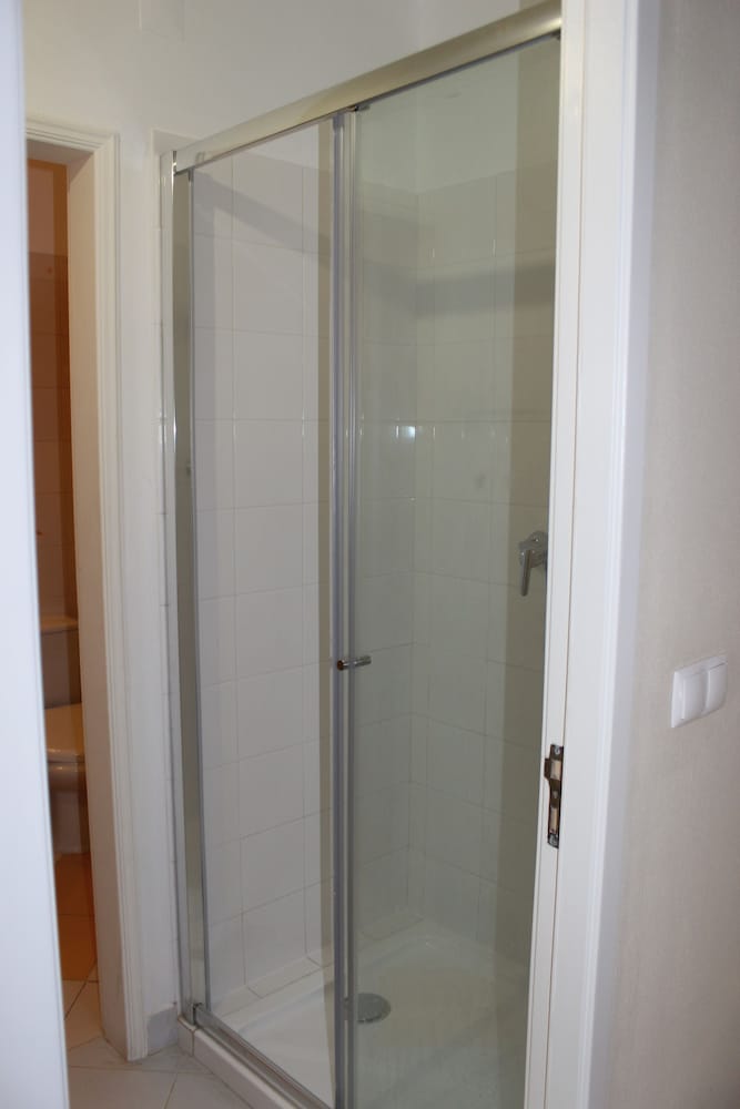 Shared Dormitory, Mixed Dorm, Shared Bathroom, Ground Floor (Sunset Colours 8 Beds) photo 2