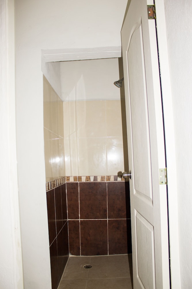 Economy Double Room, 1 Double Bed, Private Bathroom photo 2