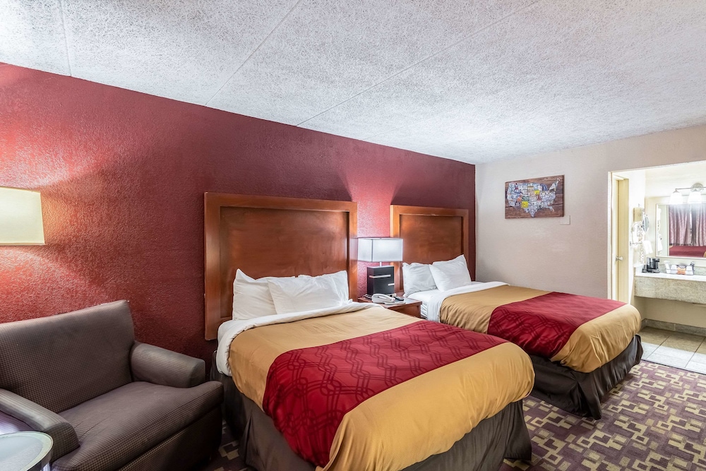 Standard Room, 2 Double Beds, Non Smoking (Pet Friendly) photo 2