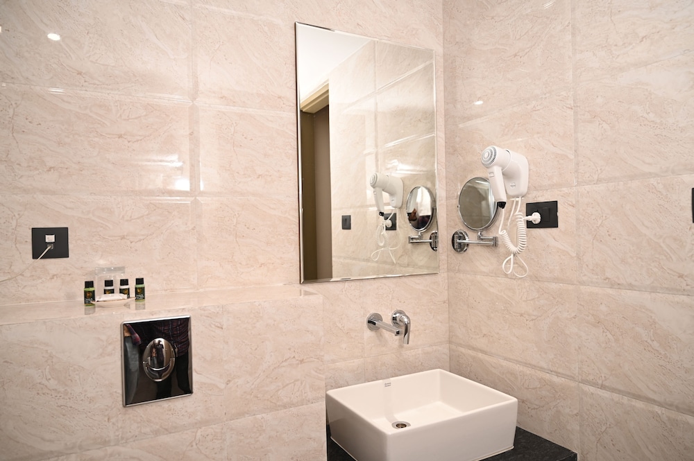 Premium Room - Photo 9