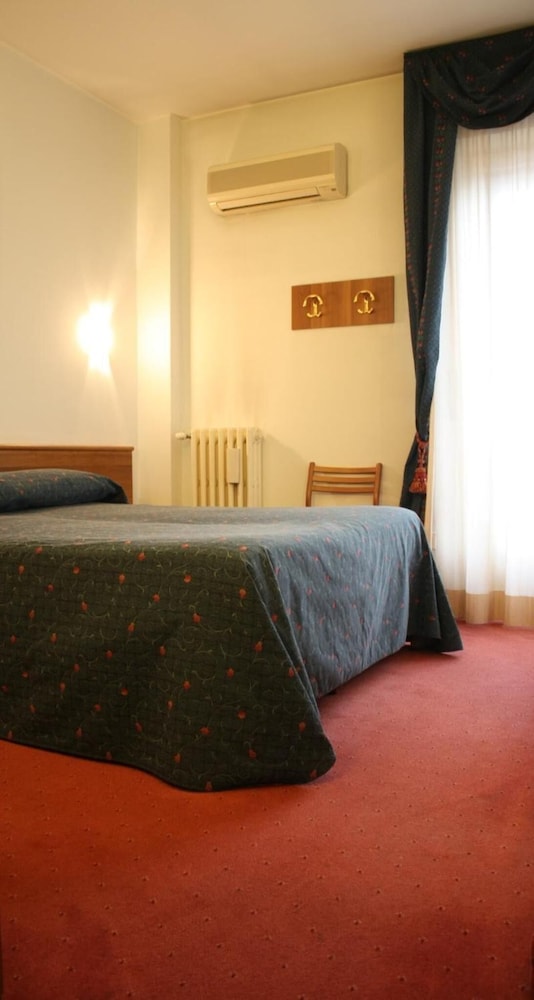 Economy Double Room, 1 Queen Bed - Photo 1