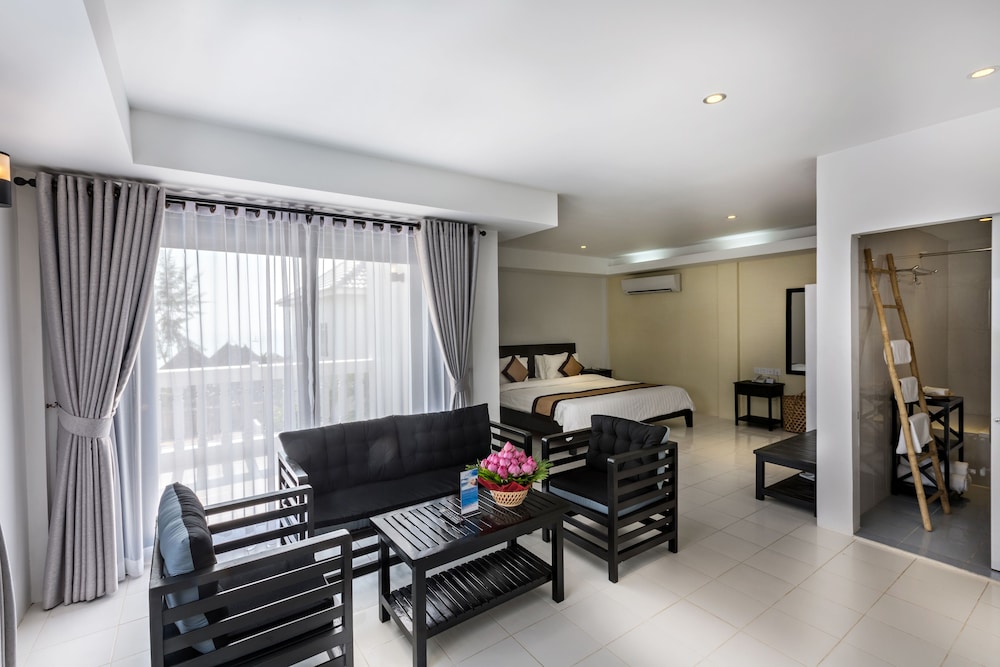 Junior Ocean Suite View with Private Balcony photo 1
