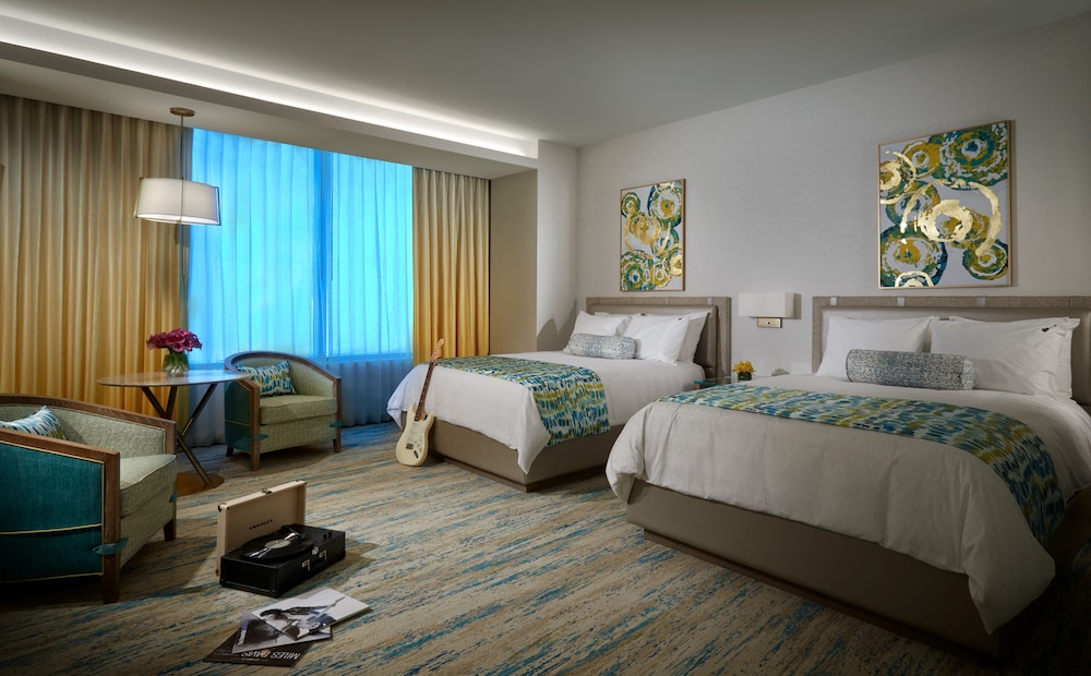 Deluxe Room, 2 Queen Beds, Non Smoking, Pool View - Photo 1