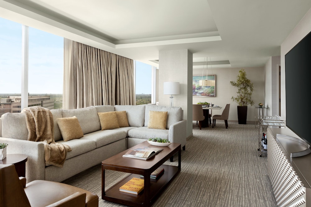 Grand Suite, 1 King Bed photo 3
