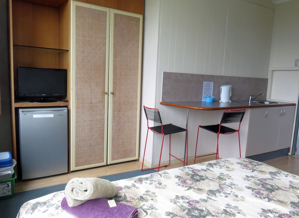 Standard Room, Non Smoking, Kitchenette (Double Room King-size bed) photo 2