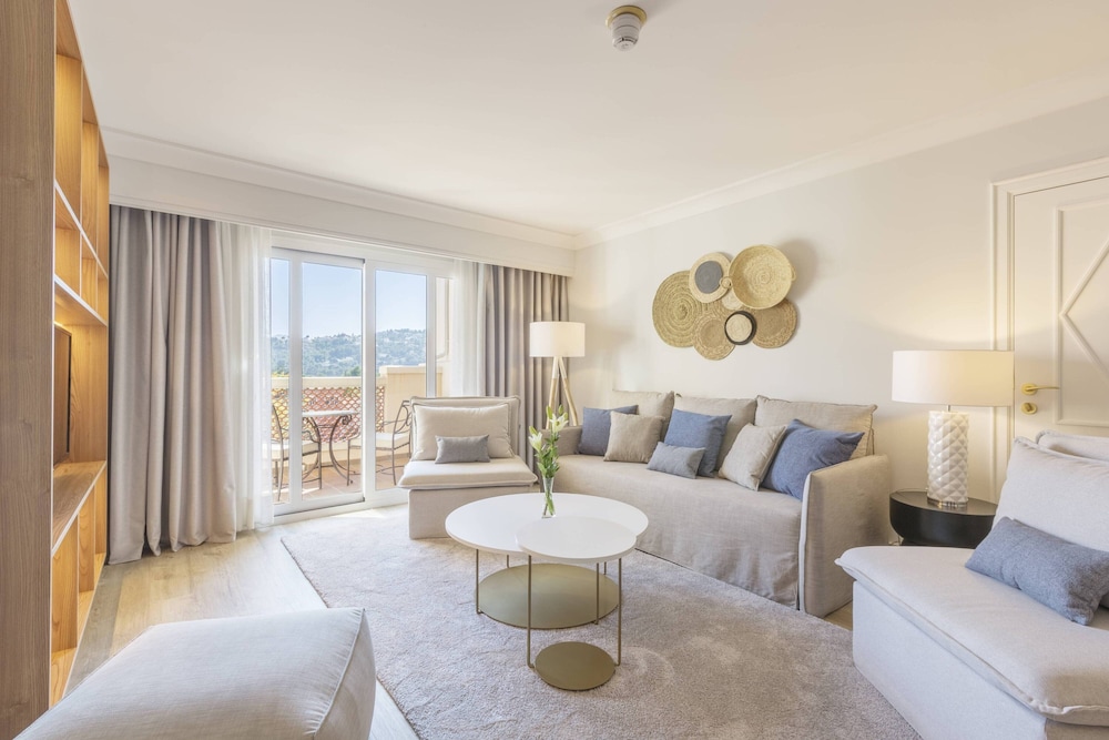 Standard Suite, 1 King Bed with Sofa bed, Balcony (View) thumbnail 6