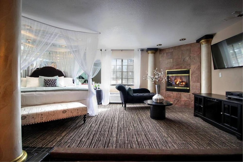 Grand Honeymoon Suite