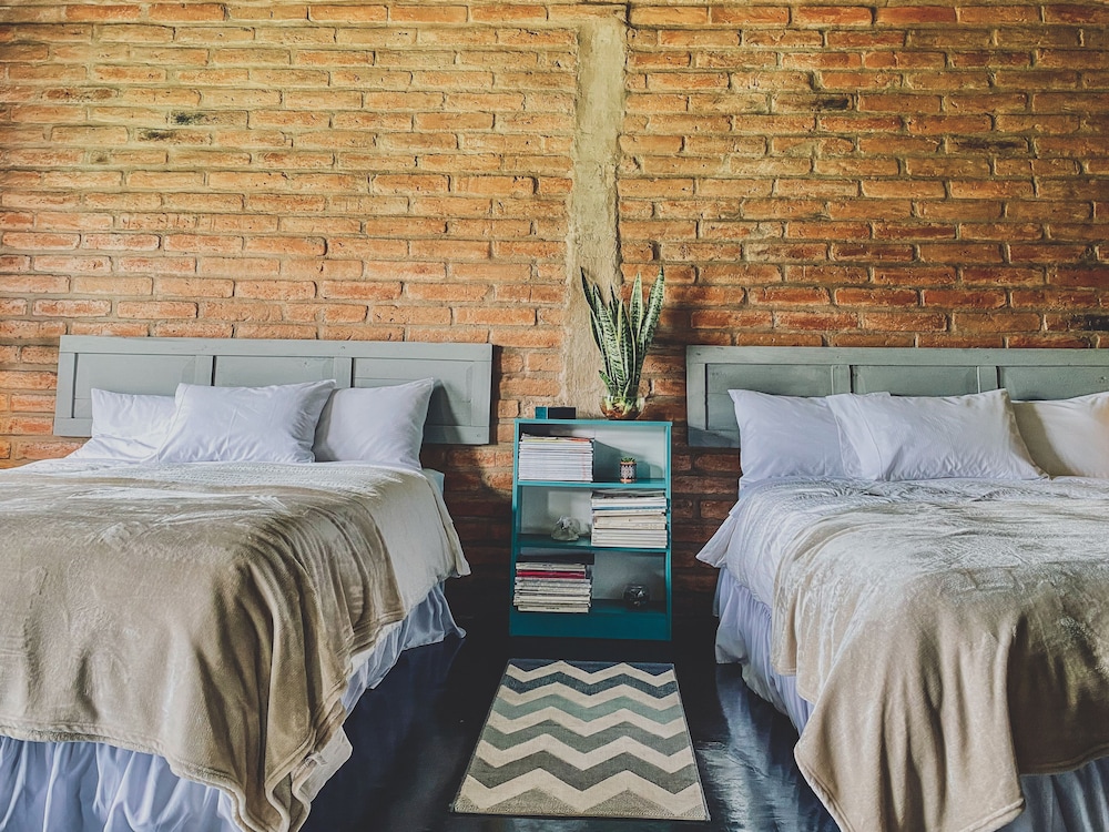 Deluxe Twin Room, 2 Queen Beds, Mountain View photo 2