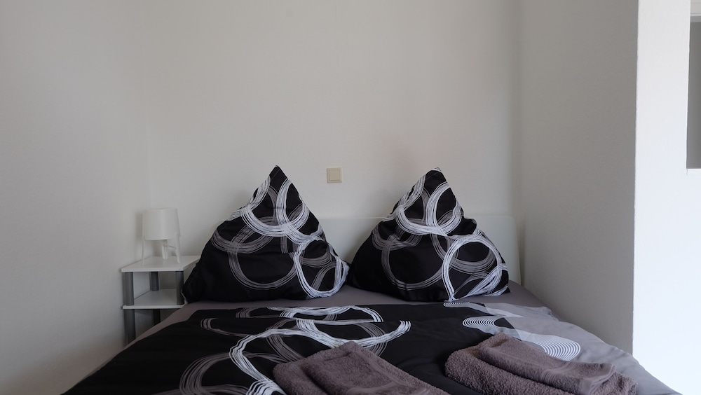 Basic Studio, 1 Double Bed, Balcony photo 1