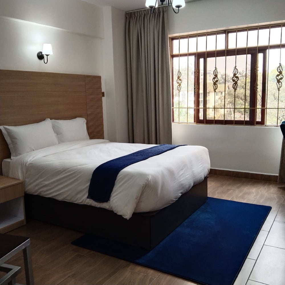 Hays Suites Hotel — photo 95