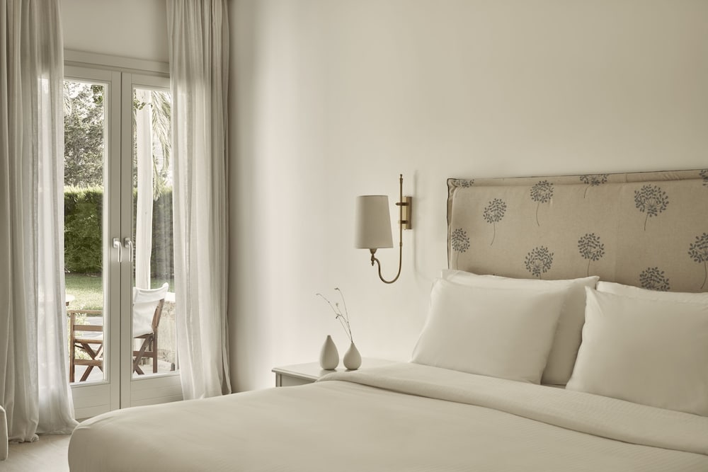 Deluxe Room - Photo 2