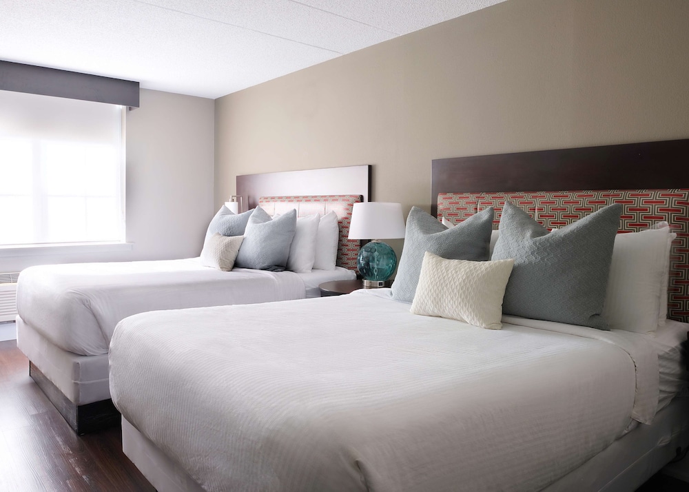 Standard Room, 2 Queen Beds, Non Smoking, Refrigerator & Microwave (Shower Only) - Photo 6
