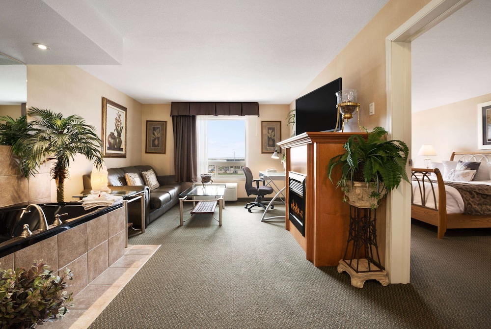 Suite, 1 King Bed, Non Smoking, Jetted Tub (One-Bedroom)
