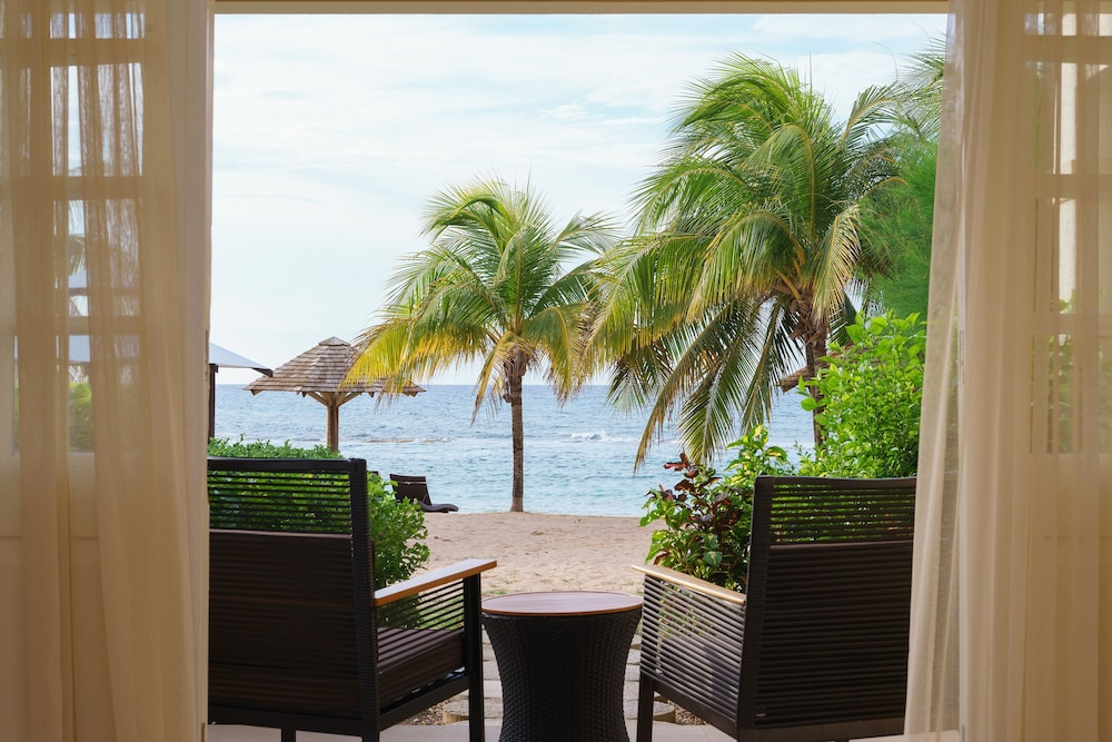 Deluxe Room, Beachfront photo 2