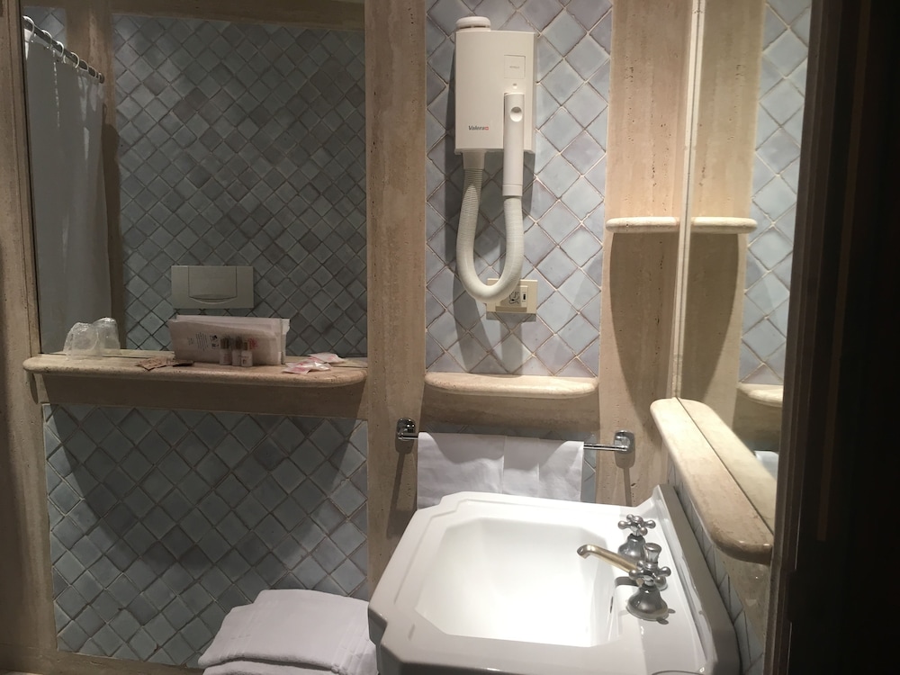 Standard Double or Twin Room photo 2