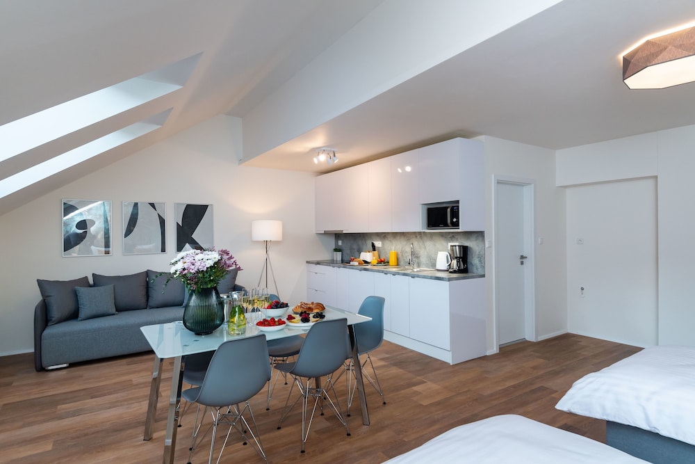 Luxury Apartment, Multiple Beds thumbnail 5