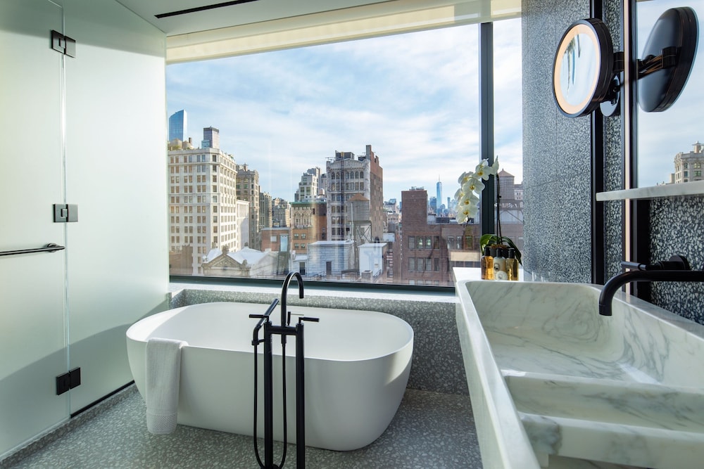 Suite, 1 Bedroom (Mobility/Hearing Accessible, Tub) thumbnail 5