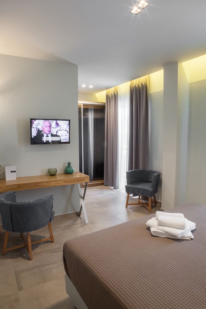 Superior Double Room, Balcony - Photo 8