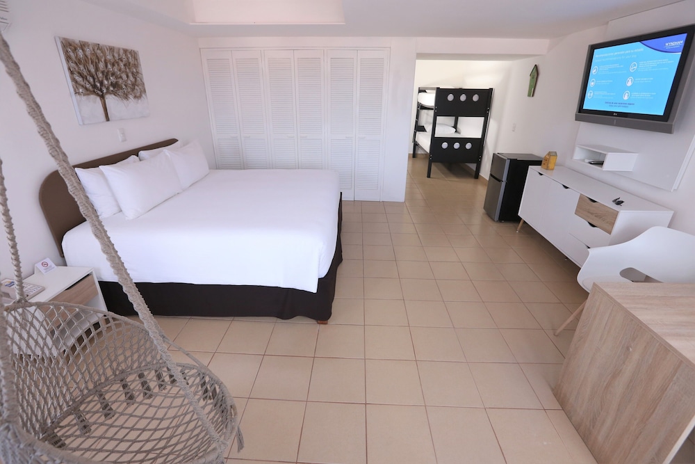 Family Room, Multiple Beds, Non Smoking - Photo 4