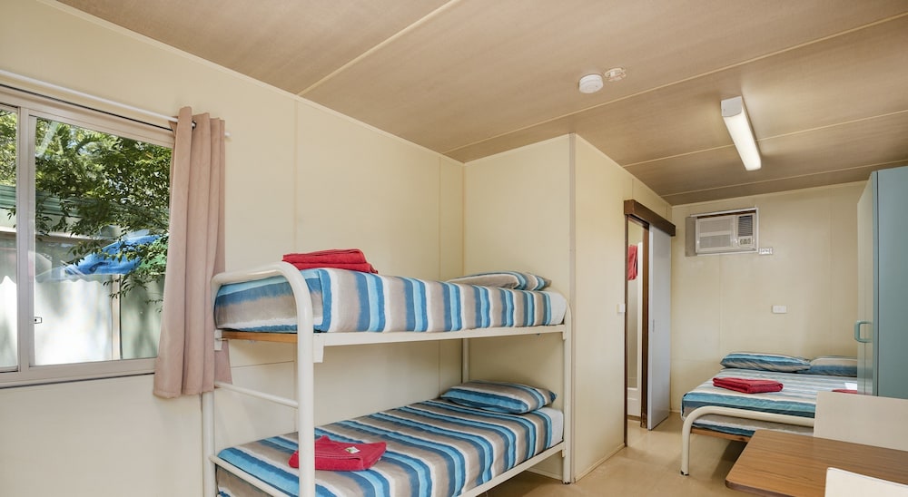 Economy Cabin, Multiple Beds photo 2