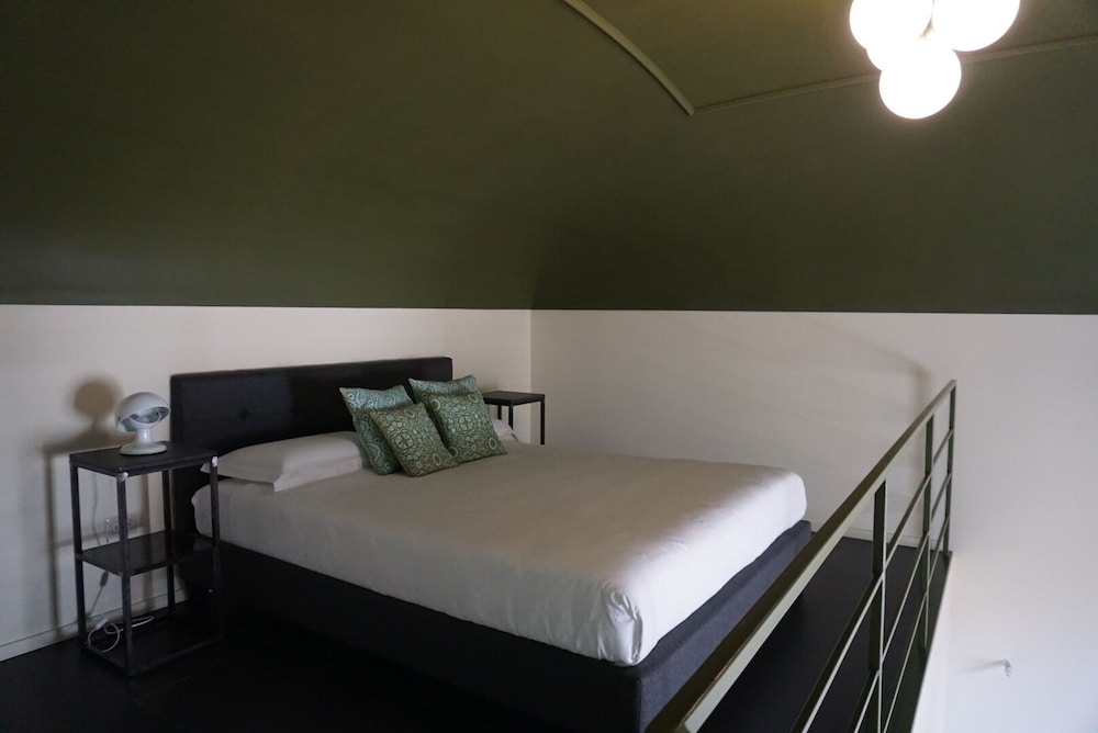 Junior Studio Suite, 1 King Bed With Sofa Bed, Non Smoking, City View