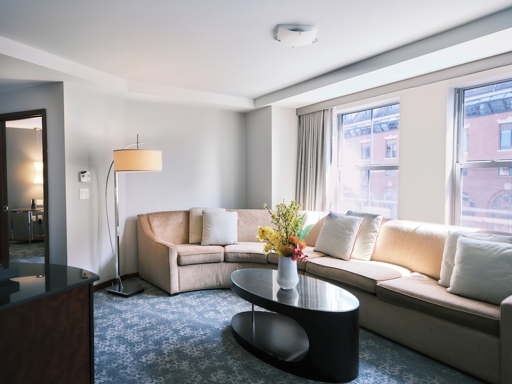 Suite, 1 Bedroom thumbnail 5