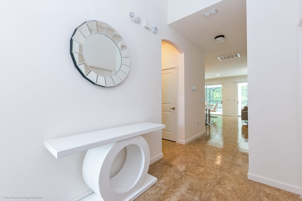 Villa (Spacious and Modern 8 Bedroom 5 Bathr)