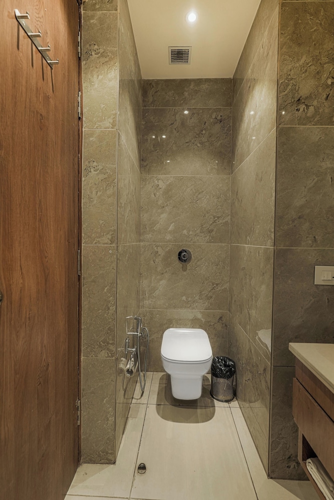 Executive Room - Photo 7