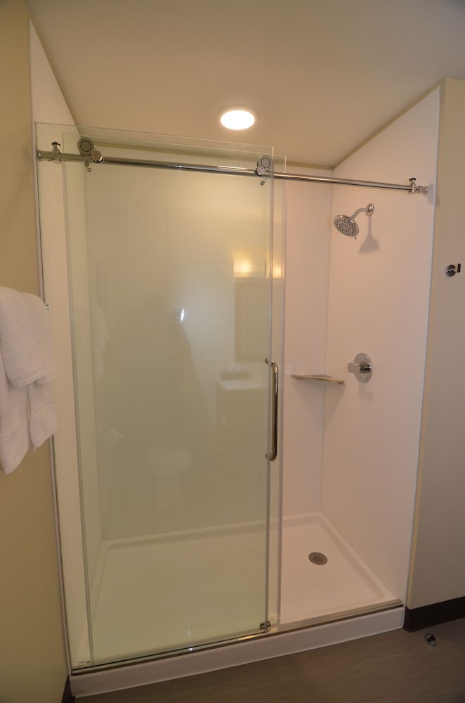 Suite, 1 King Bed, Accessible, Non Smoking - Photo 9