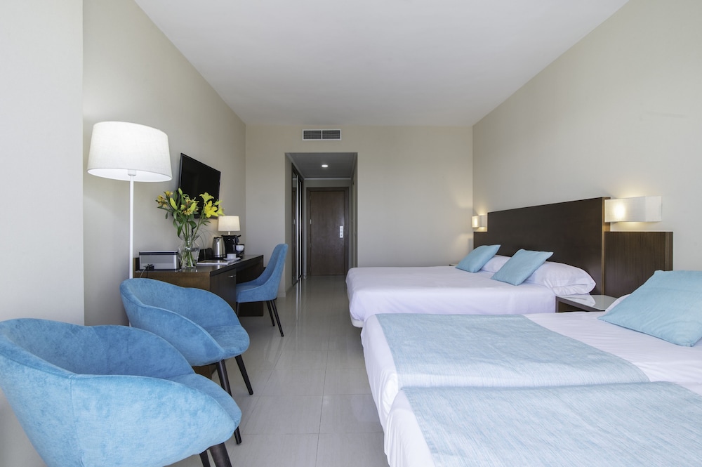 Quadruple Room, Balcony, Sea View photo 2