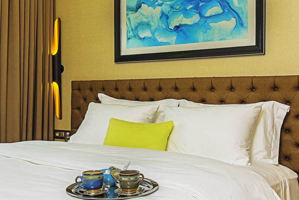 Deluxe Double Room, 1 King Bed, Terrace, Partial Sea View photo 2